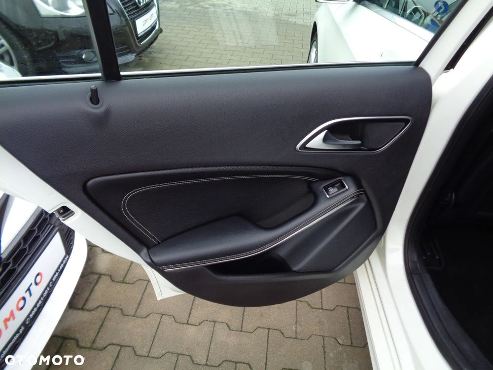 Mercedes-Benz Klasa A 180 7G-DCT Activity Edition - 11