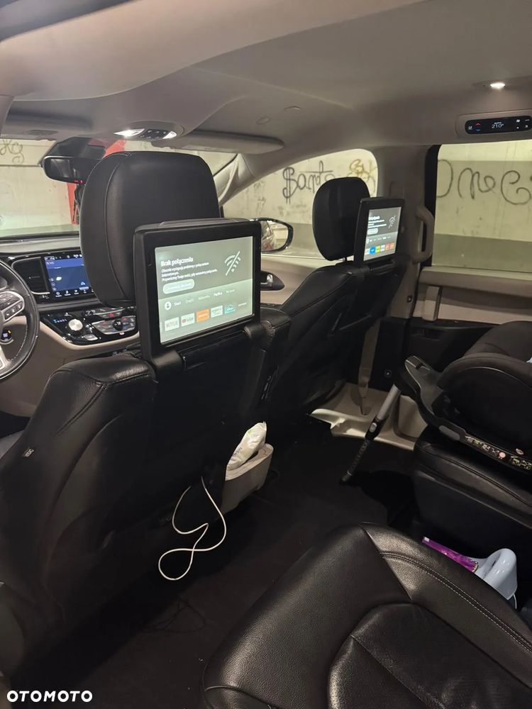 Chrysler Pacifica - 18