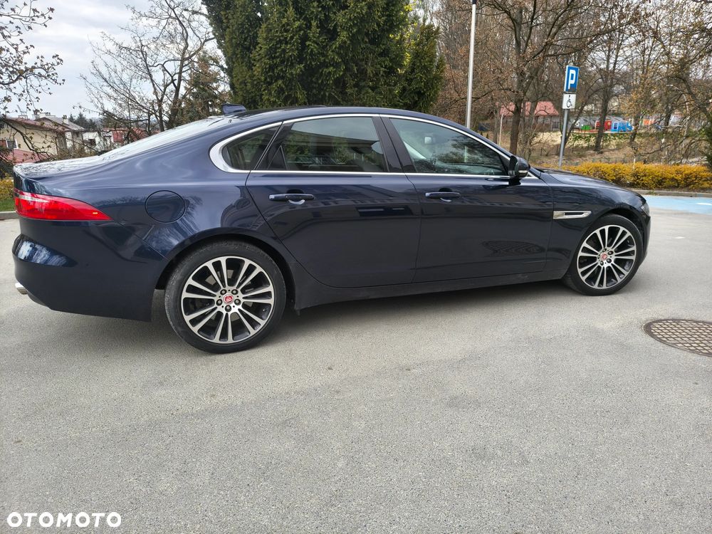 Jaguar XF 25d AWD Portfolio - 9