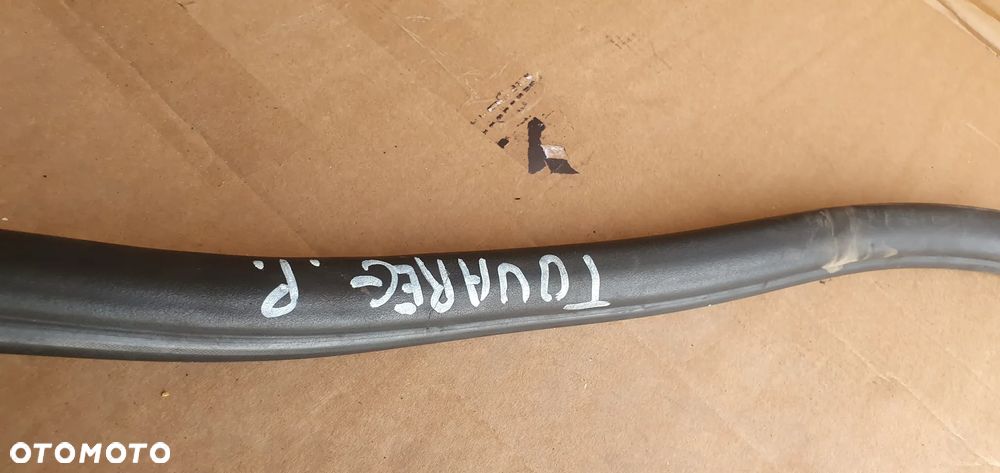 Uszczelka maski komory silnika VW Touareg 7L - 7