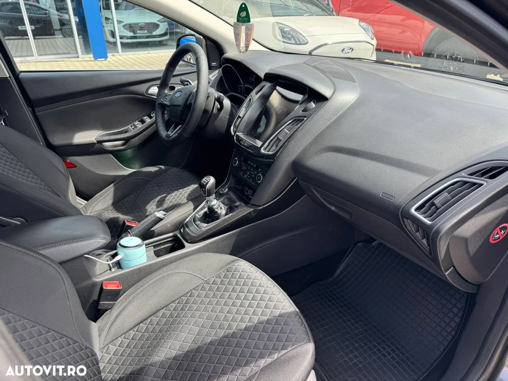 Ford Focus 1.5 EcoBoost Titanium - 13