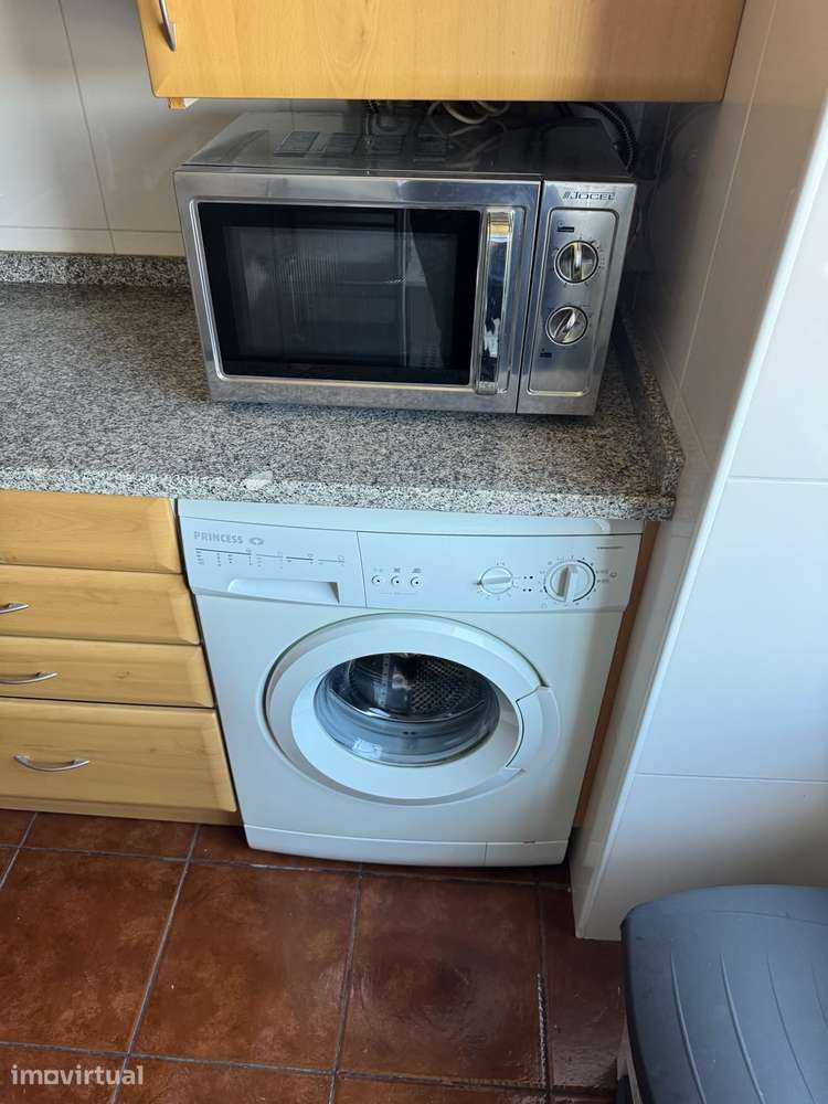 Apartamento T1 mobilado na Rua Francisco Sousa Gomes - Grande imagem: 3/17