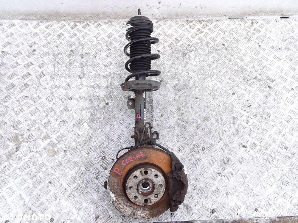 zwrotnica kolumna prawa opel corsa e 1.4 benzyna - 1