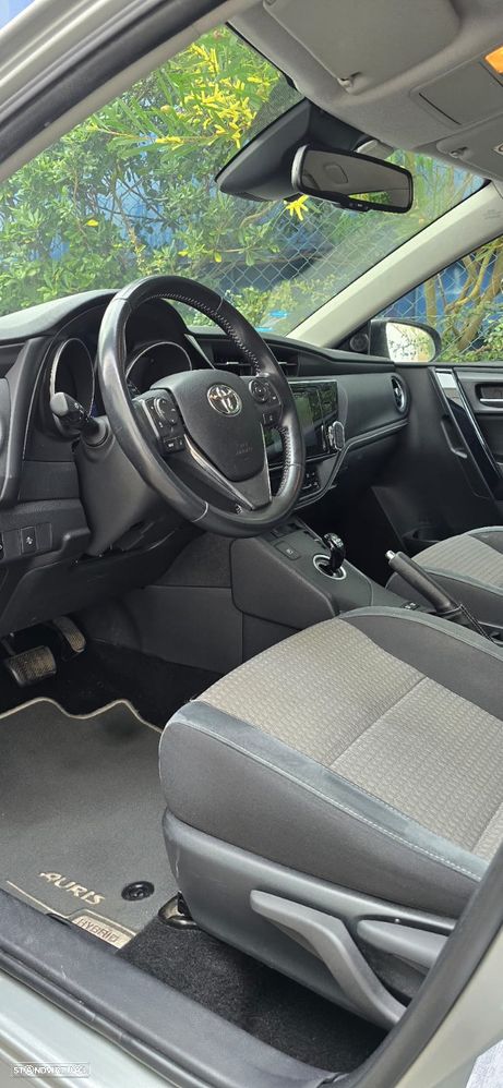 Toyota Auris Touring Sports 1.8 HSD Comfort+P.Sport - 7