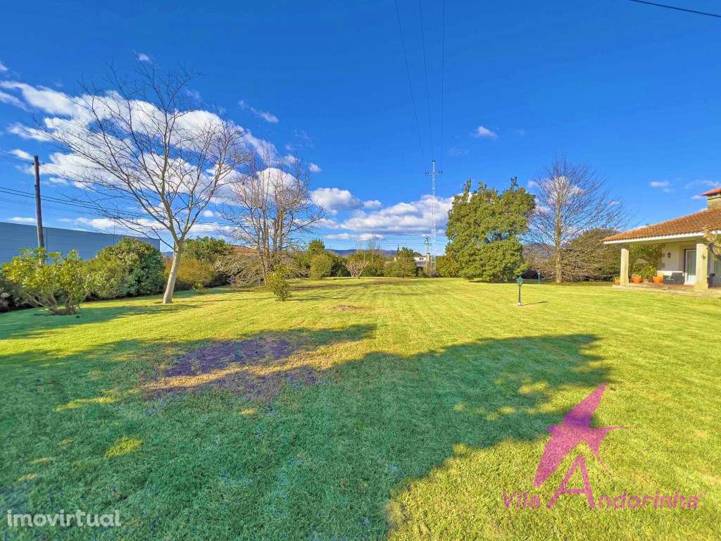 Moradia térrea T4 Independente com grande privacidade a 15 min da C... - Grande imagem: 2/43