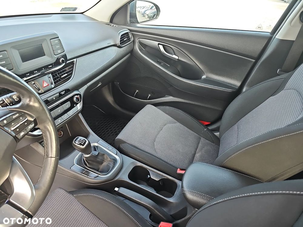 Hyundai i30 1.5 DPI Classic + - 17