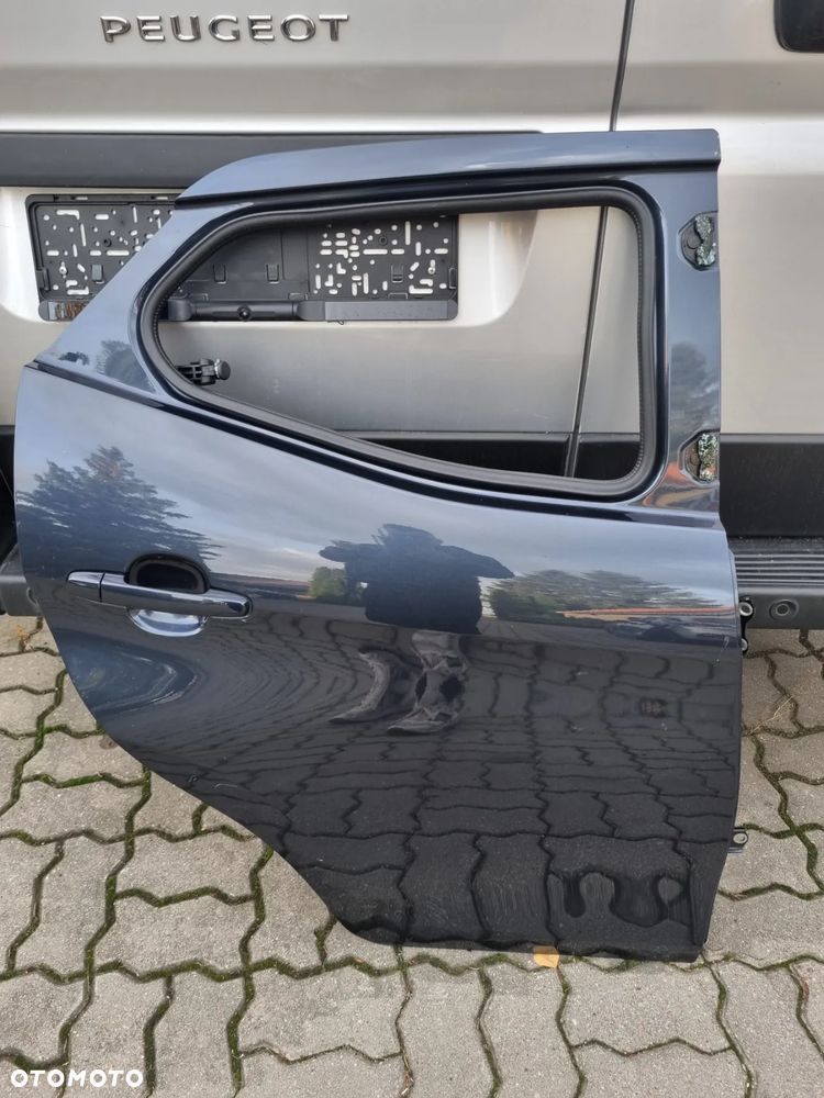 Toyota AYGO II 14-22 drzwi prawe tył tylne 1E0 - 1