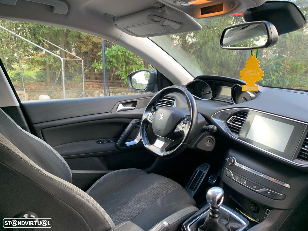 Peugeot 308 SW 1.2 PureTech Style J17 - 17