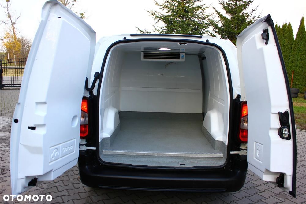 Toyota Proace City CHŁODNIA 1.5D-4D 102KM LONG L2 3 Osobowy - 33