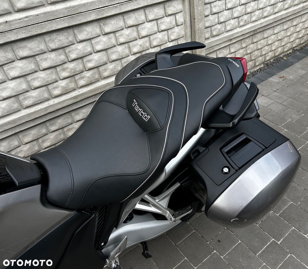 Honda VFR - 14