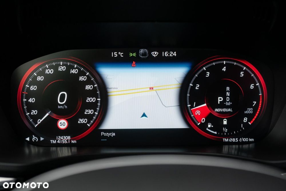 Volvo XC 60 B5 B AWD R-Design - 32