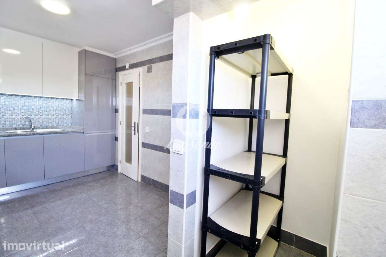 Apartamento T2, remodelado, com excelente localização, em Rio Tinto - Grande imagem: 4/19