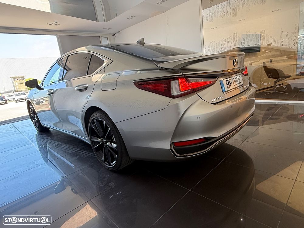 Lexus ES 300h Sport - 5
