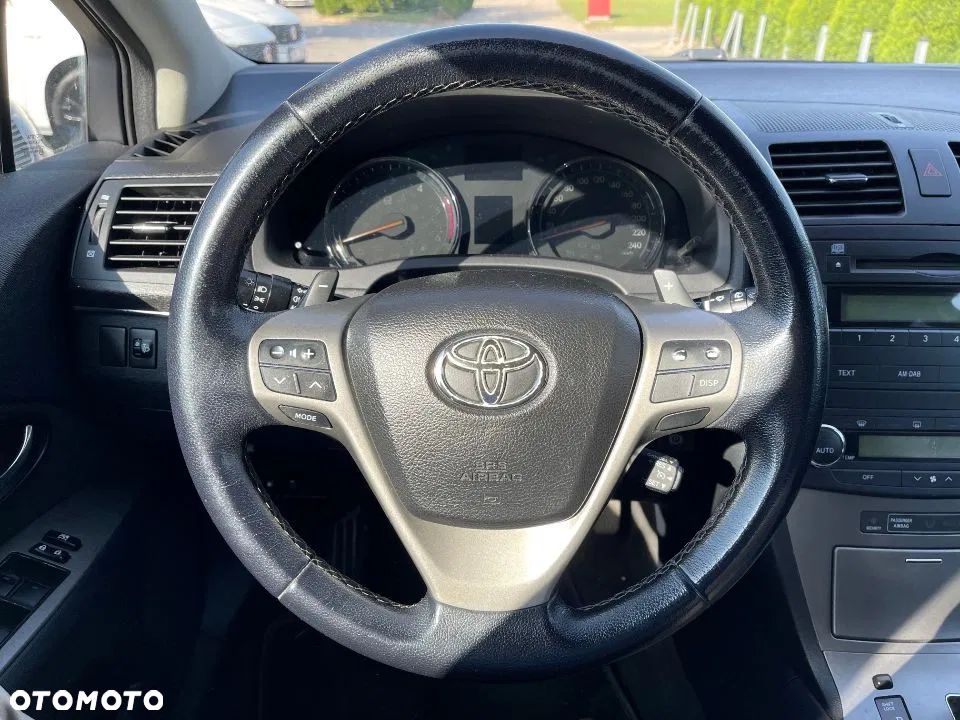 Toyota Avensis 2011 photo 3