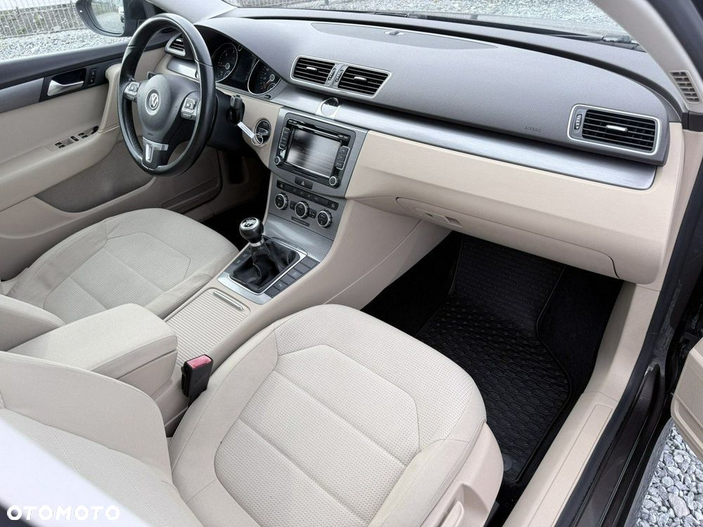 Volkswagen Passat - 37