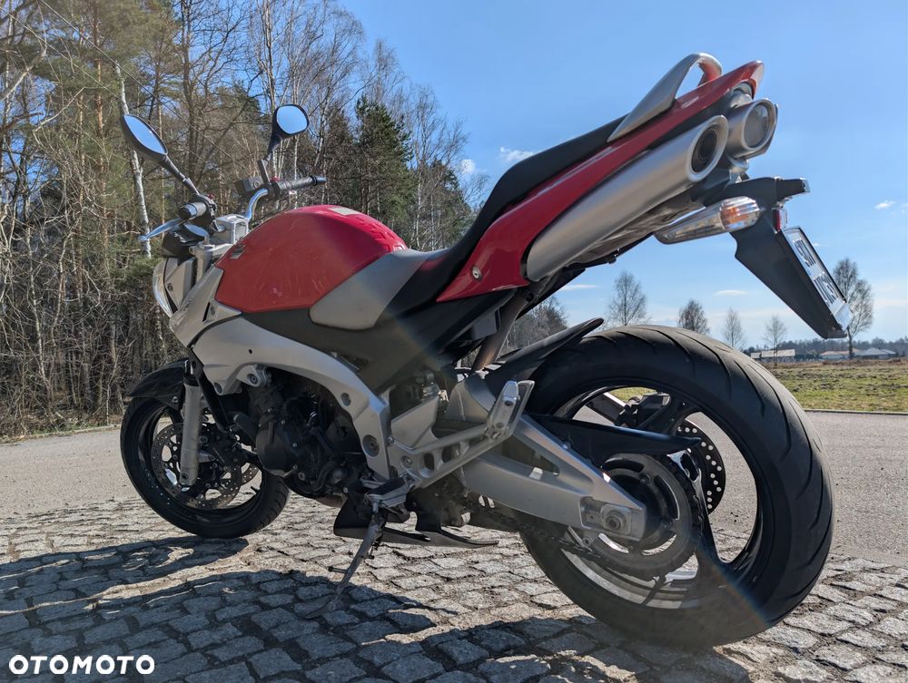 Suzuki GSR - 2