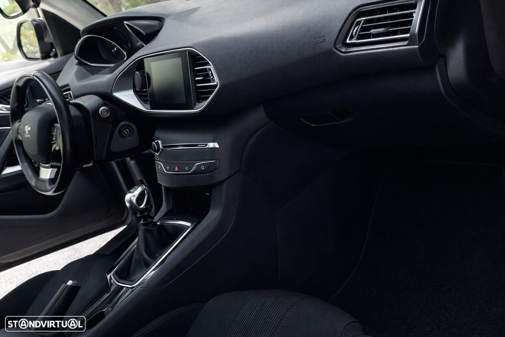 Peugeot 308 1.2 PureTech Active J17 - 20