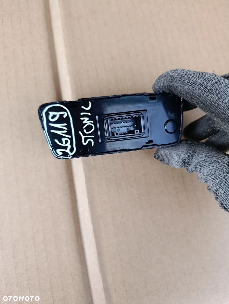 KIA STONIC PANEL PRZEŁĄCZNIK 93700-H8AM0 - 3