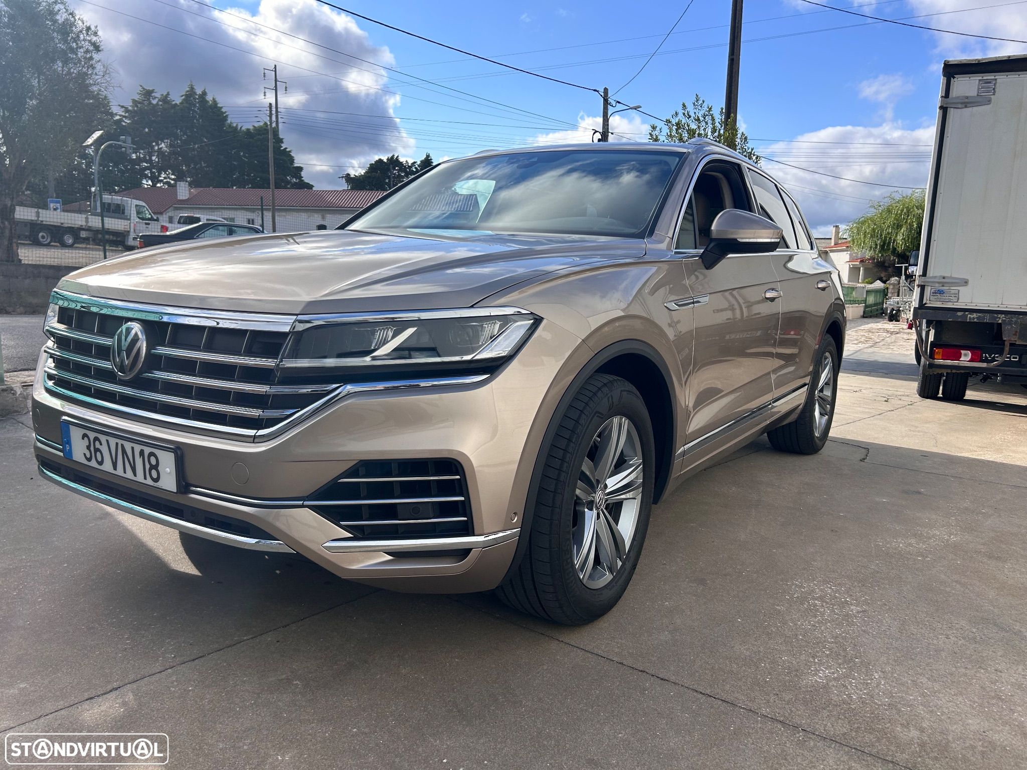 VW Touareg 3.0 TDi V6 R-Line - 1