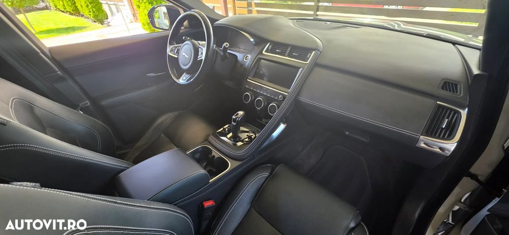 Jaguar E-Pace P300 AWD Sport - 3