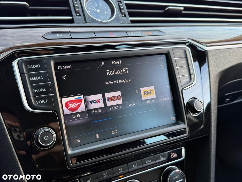 Volkswagen Passat - 25