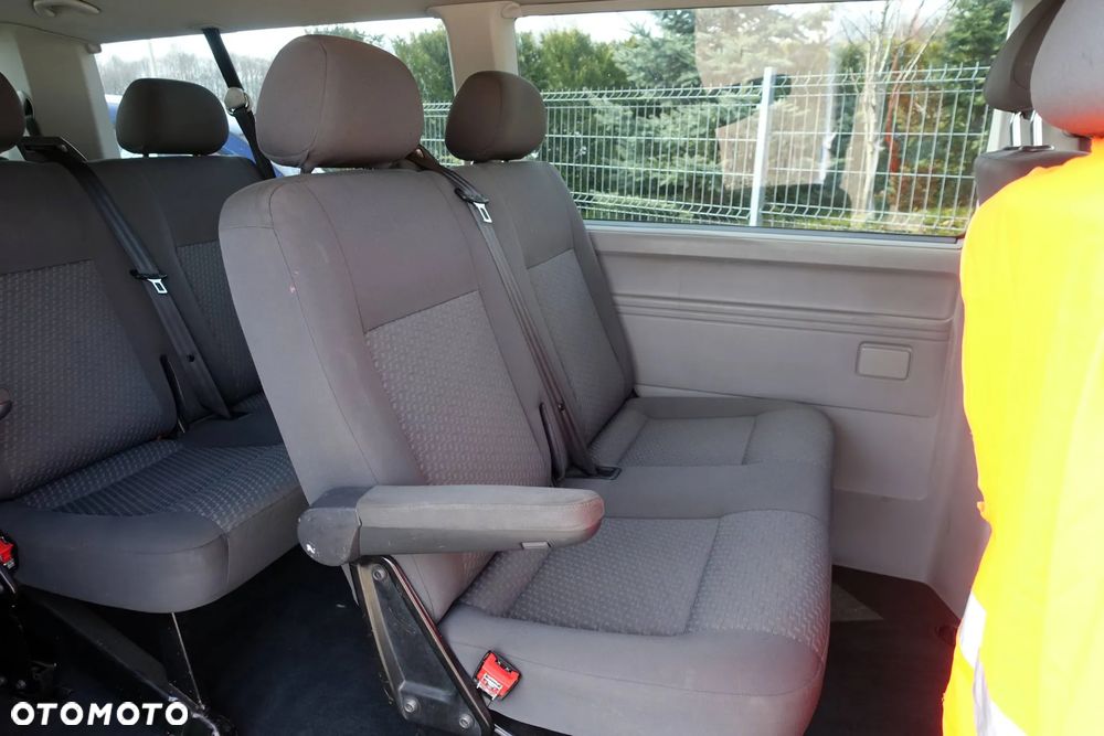 Volkswagen Caravelle - 14