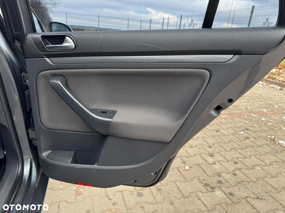 Volkswagen Golf - 17