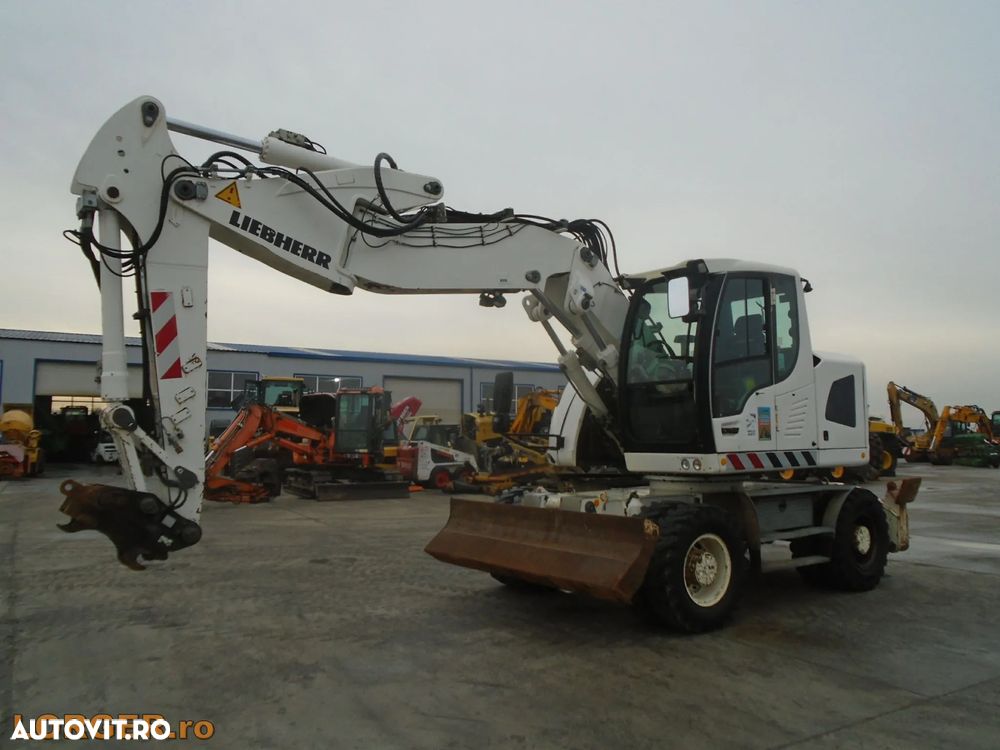 Liebherr A 918 Compact - 1