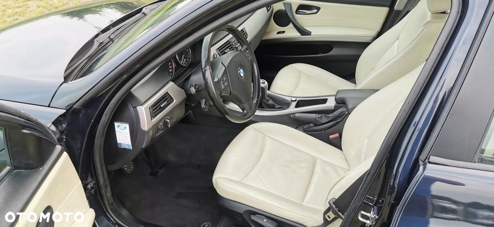 BMW Seria 3 318i - 21