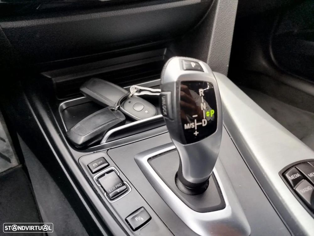 BMW 320 d Auto Pack M - 22