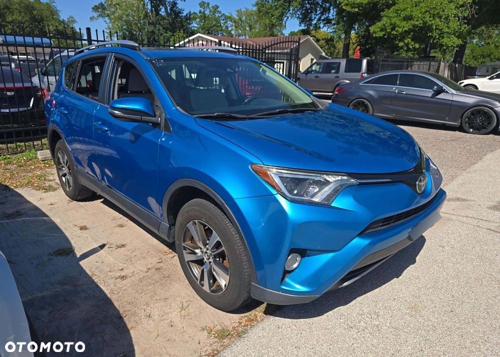 Toyota RAV4 - 1