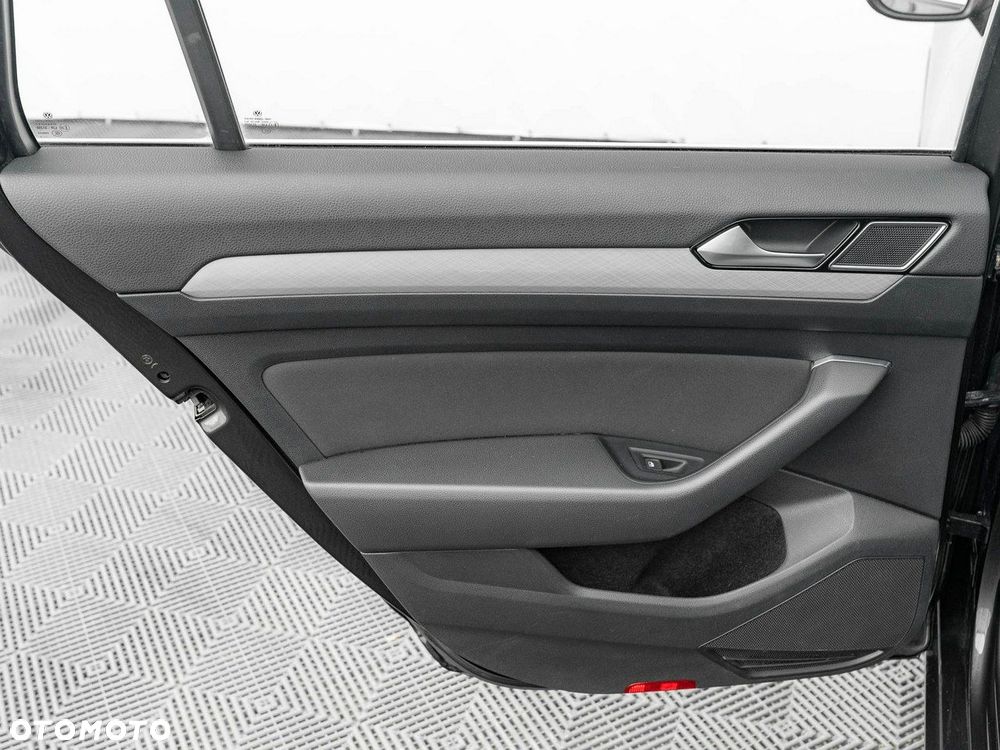 Volkswagen Passat - 22