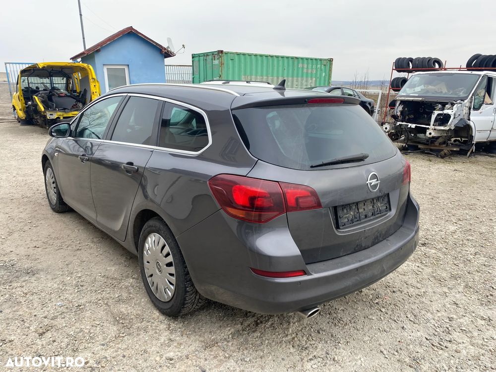 Dezmembrez piese Opel Astra J - 5