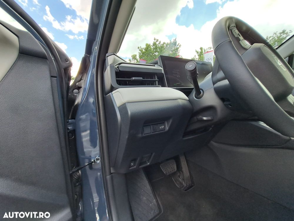 TOYOTA RAV4 2026 — imagine 17