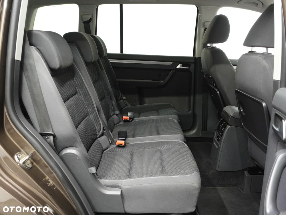Volkswagen Touran - 25
