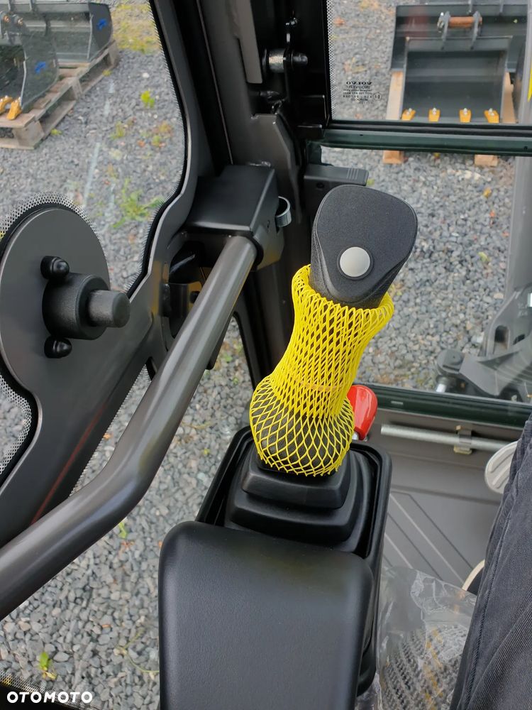 Volvo EC18E, DŁUGIE RAMIĘ, DODATKOWA PRZECIWWAGA, ROZSUWANE GĄSIENICE, 3 ŁYŻKI + SZYBKOZŁĄCZE VOLVO, NOWA DOSTĘPNA OD RĘKI, GWARANCJA Volvo Polska - 27