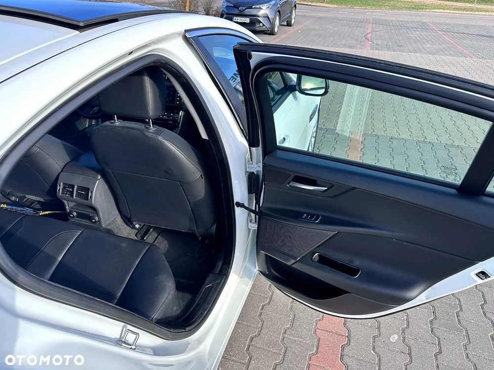 Jaguar XE - 18