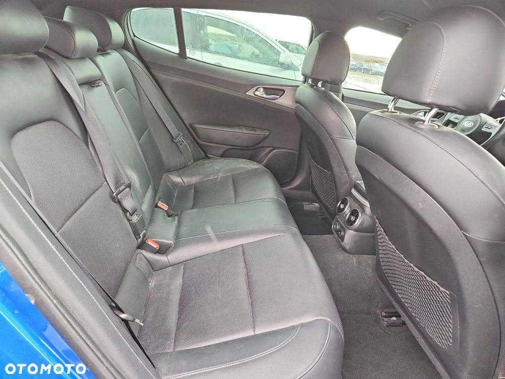 Kia Stinger 3.3 T-GDI AWD GT - 11