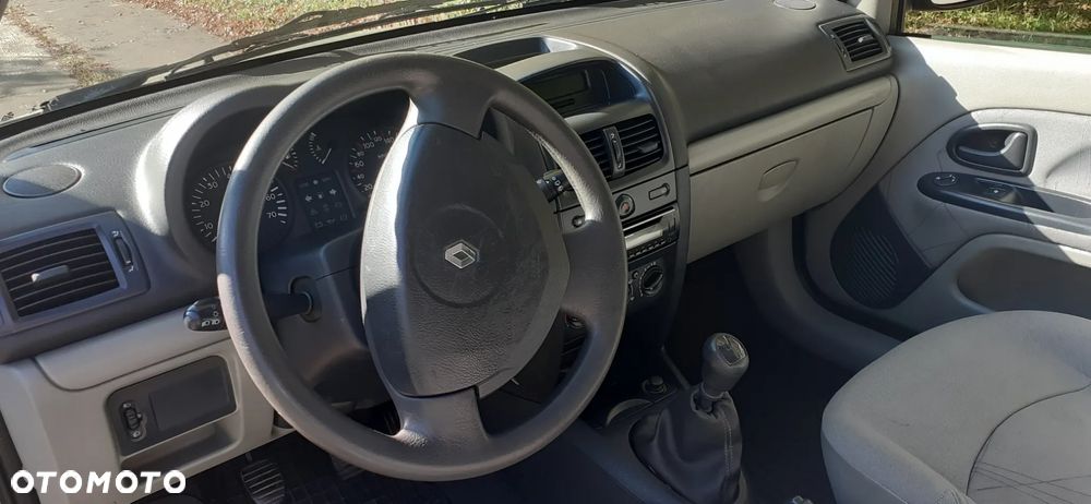 Renault Clio - 8
