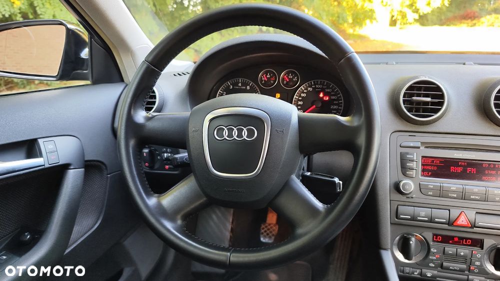 Audi A3 Sportback 1.6 Ambiente - 27