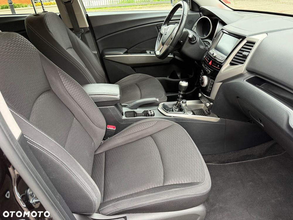 SsangYong/KGM Tivoli e-XGi 160 2WD Black+White - 17