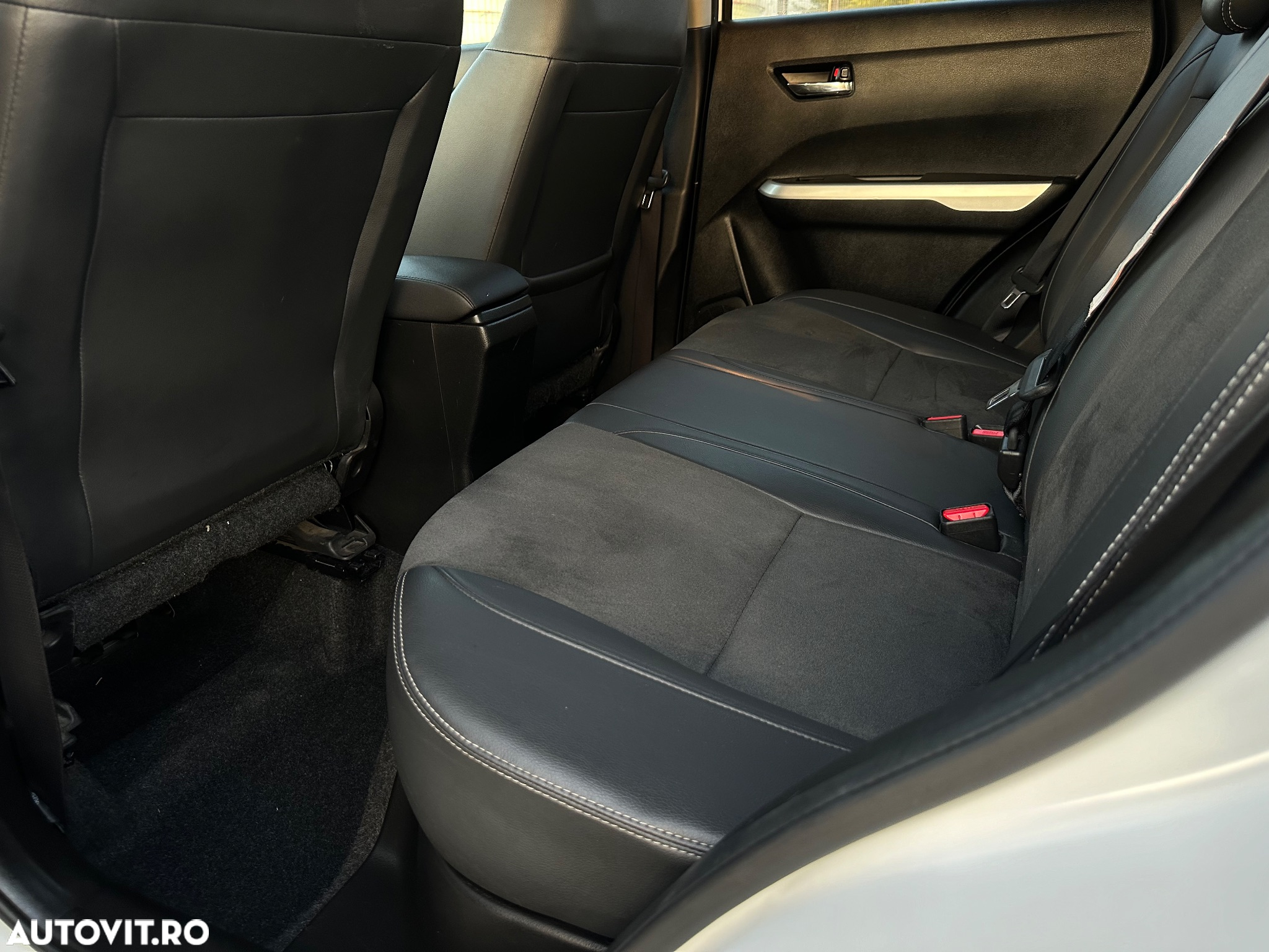 Suzuki Vitara 1.6 DDIS 4X4 Luxus - 11