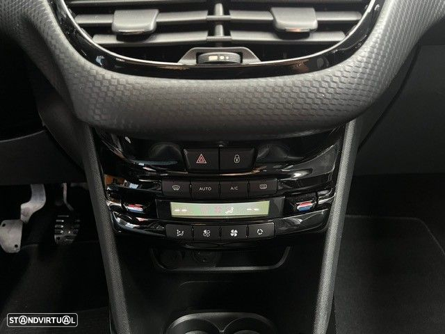 Peugeot 2008 1.2 PureTech Allure - 20