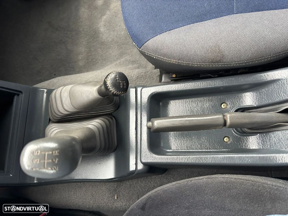 Mitsubishi L200 2.5 TD CD Strakar ABS+AC - 24