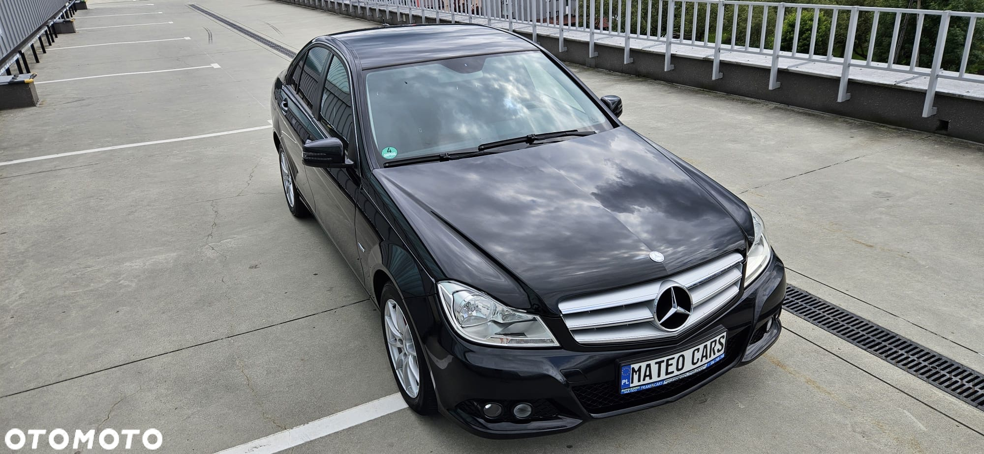 Mercedes-Benz Klasa C 180 CGI BlueEff Avantgarde - 28