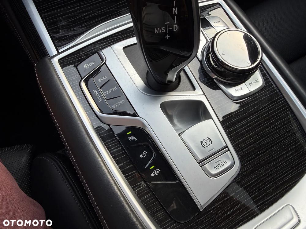 BMW Seria 7 750Li xDrive sport - 23