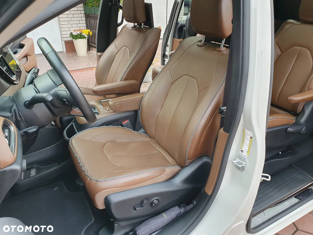 Chrysler Pacifica - 28