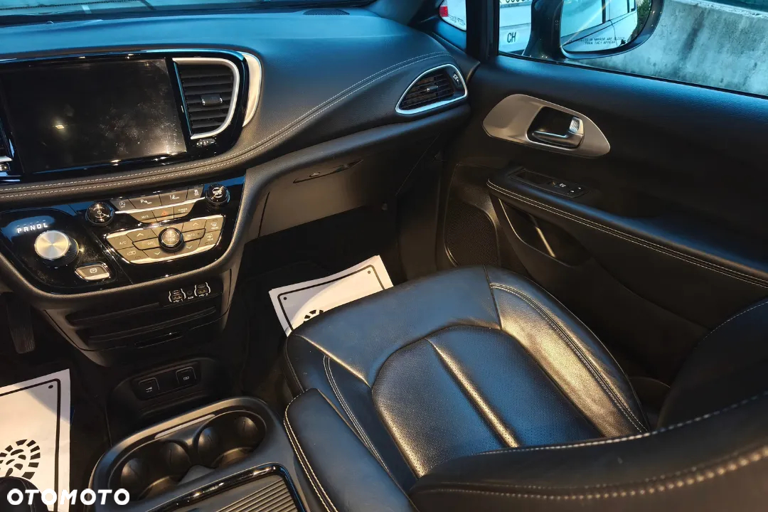 Chrysler Pacifica - 29