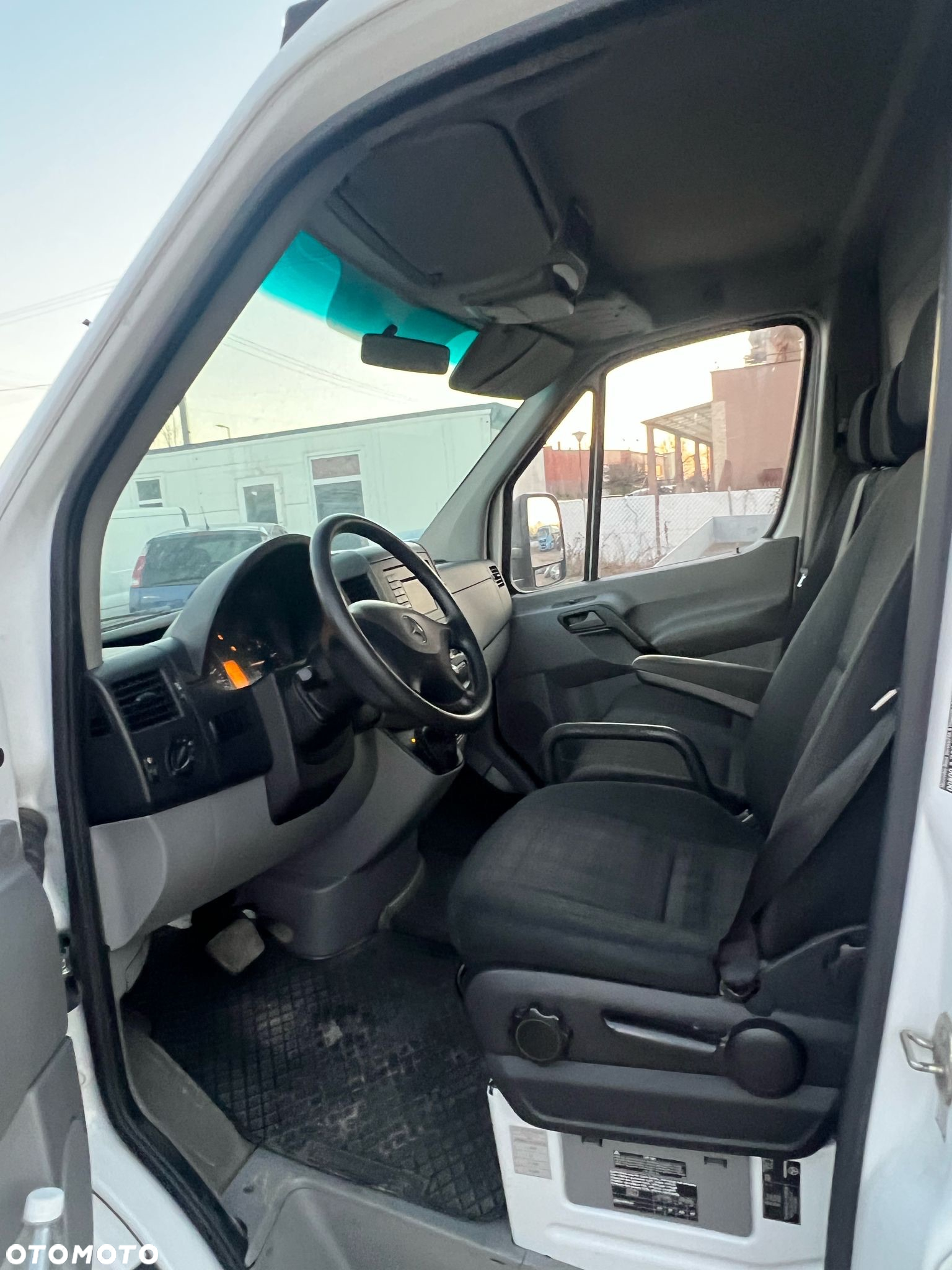 Mercedes-Benz Sprinter - 16
