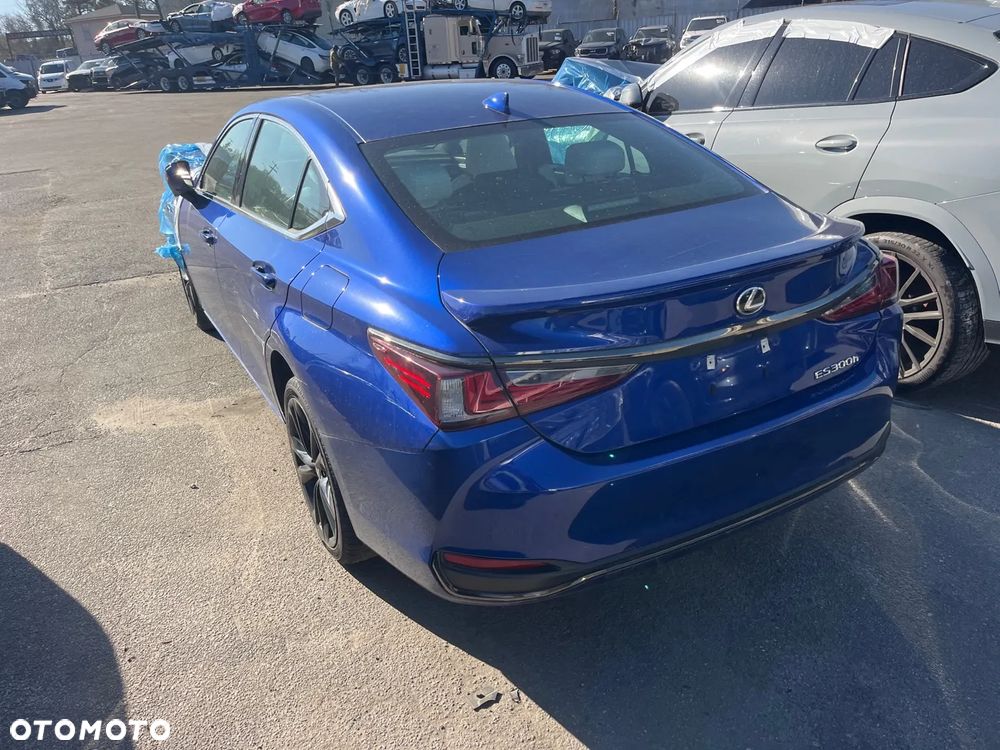 Lexus ES 300h F Sport - 10